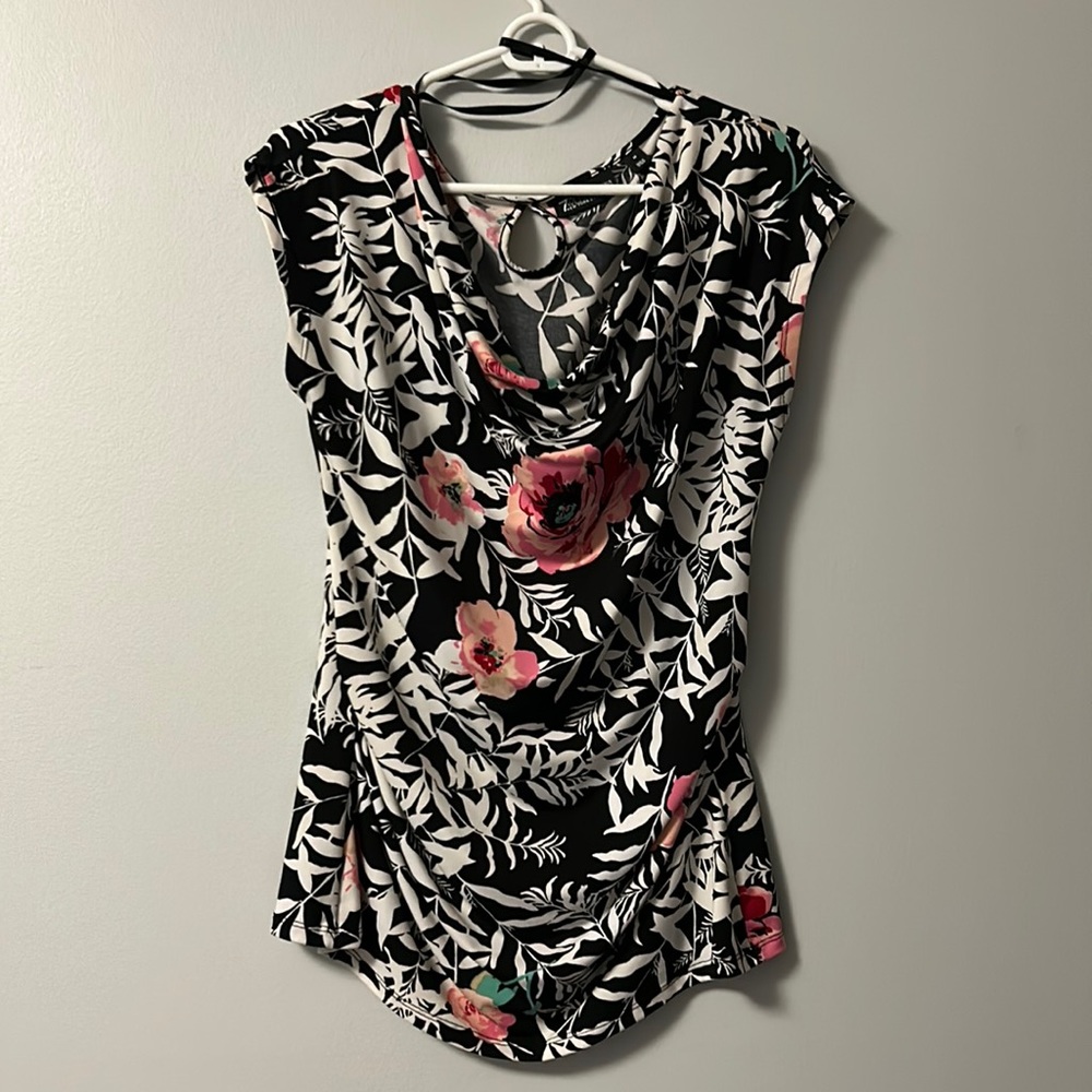 New York & Comp - 7th Ave Design - women’s top medium